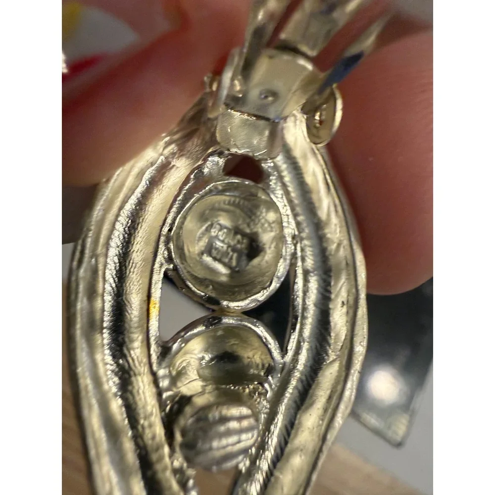 Dolce Vita Bijoux Silver Tone Abstract Pod Clip On Earrings Statement Jewelry